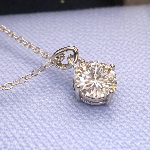 💎 1.00 CT Moissanite Solitaire Necklace – Sterling Silver (D Color) - Picture 5 of 6